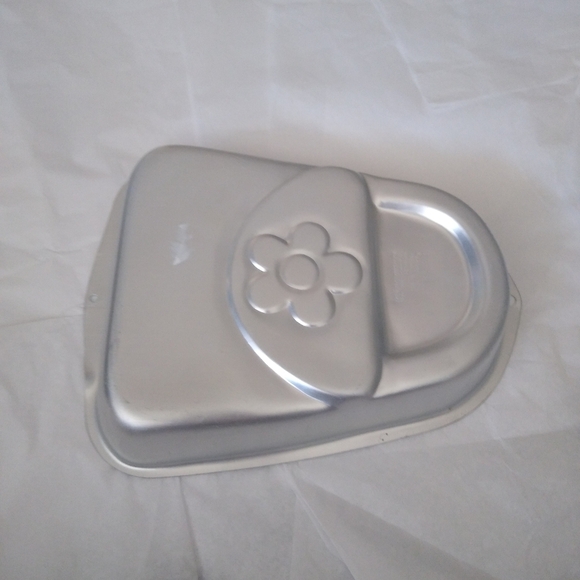 Wilton 2007 Purse Cake Pan - Picture 5 of 8